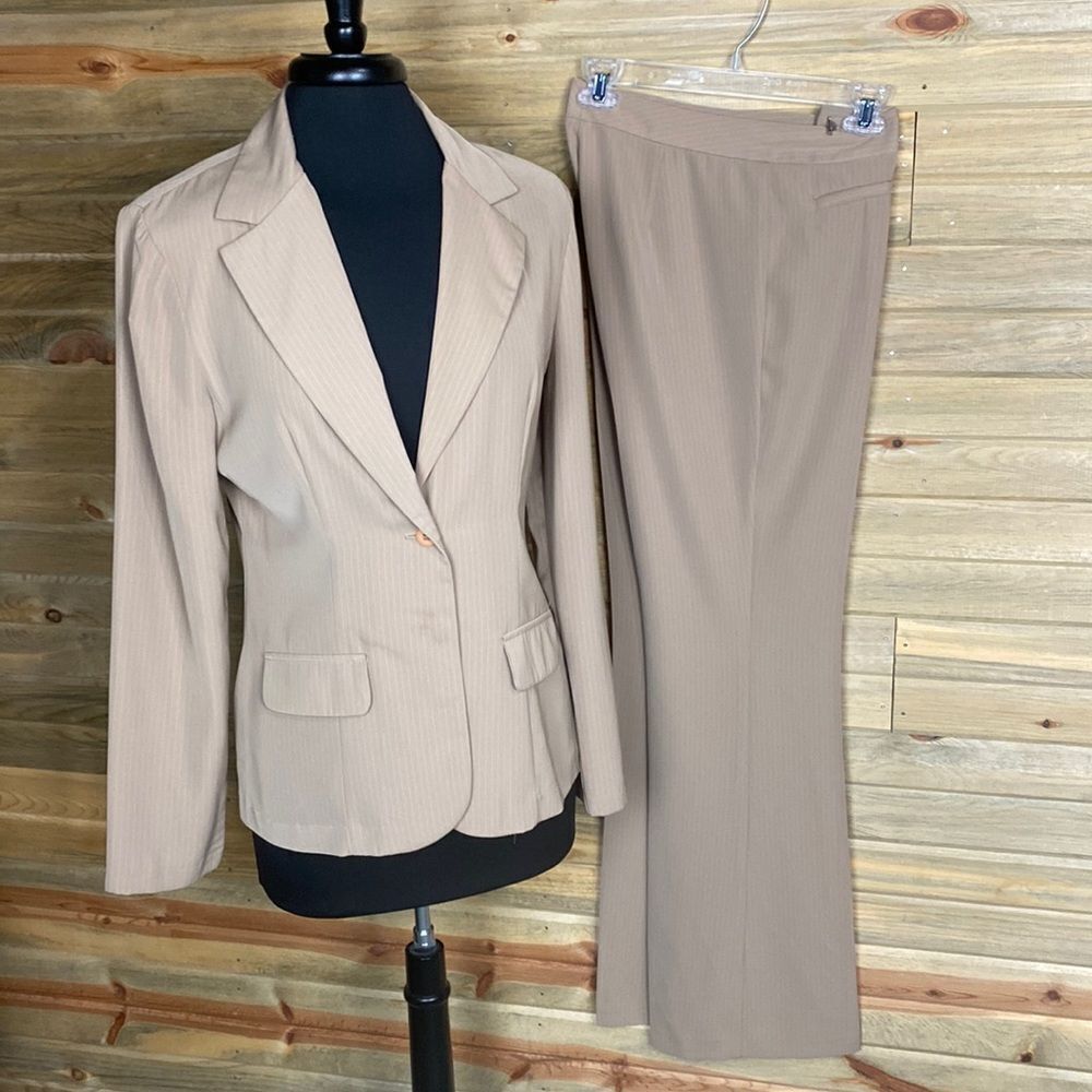 Star City Tan Women’s Business Pant Suit Size Medium 0614